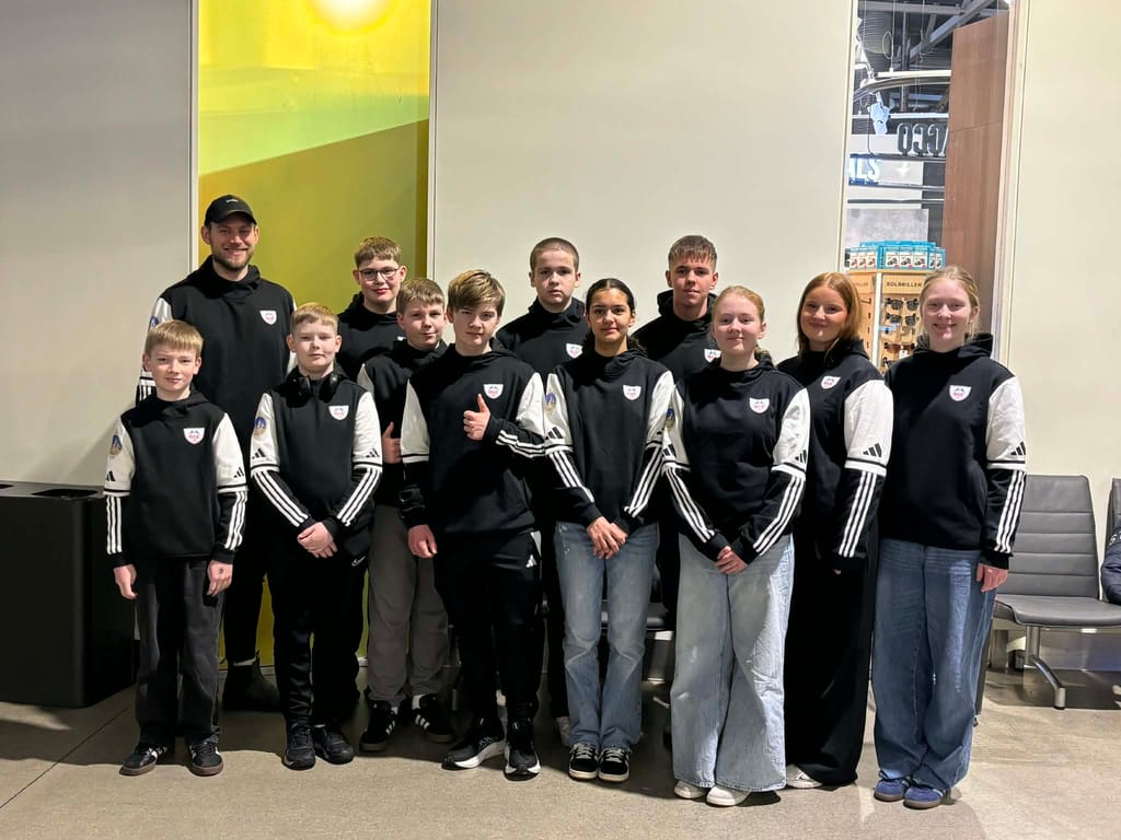 ungdómslandsliðið 2025 á flogvøllinum